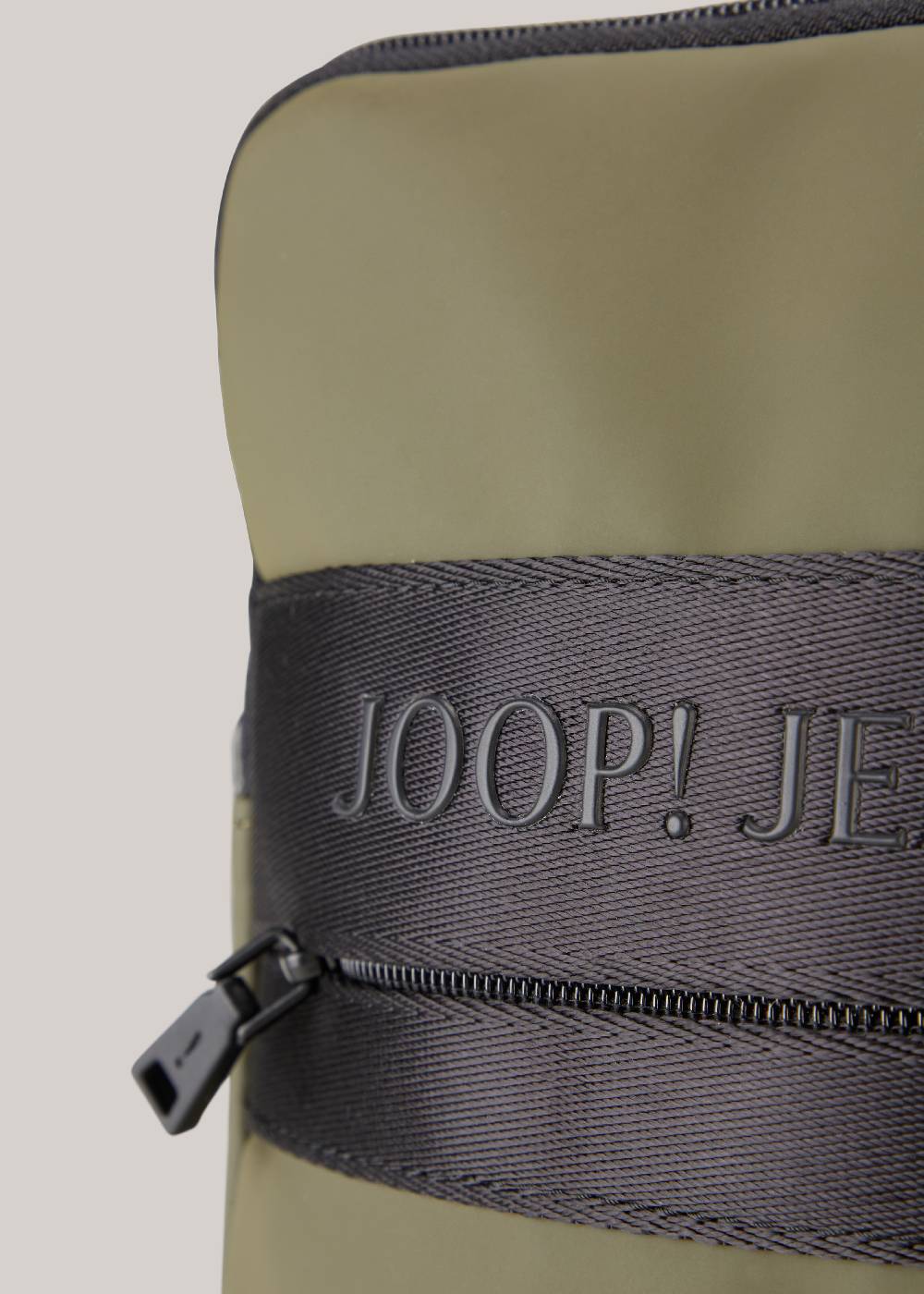 Joop Schultertasche Modica Nuvola Liam in Oliv Lagerräumung