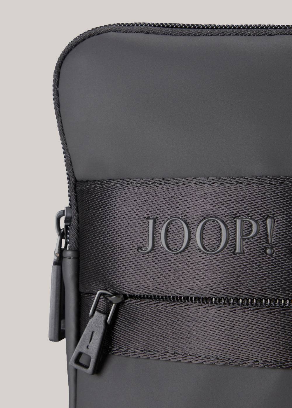 Joop Schultertasche Modica Nuvola Liam in Schwarz Neueste Stile