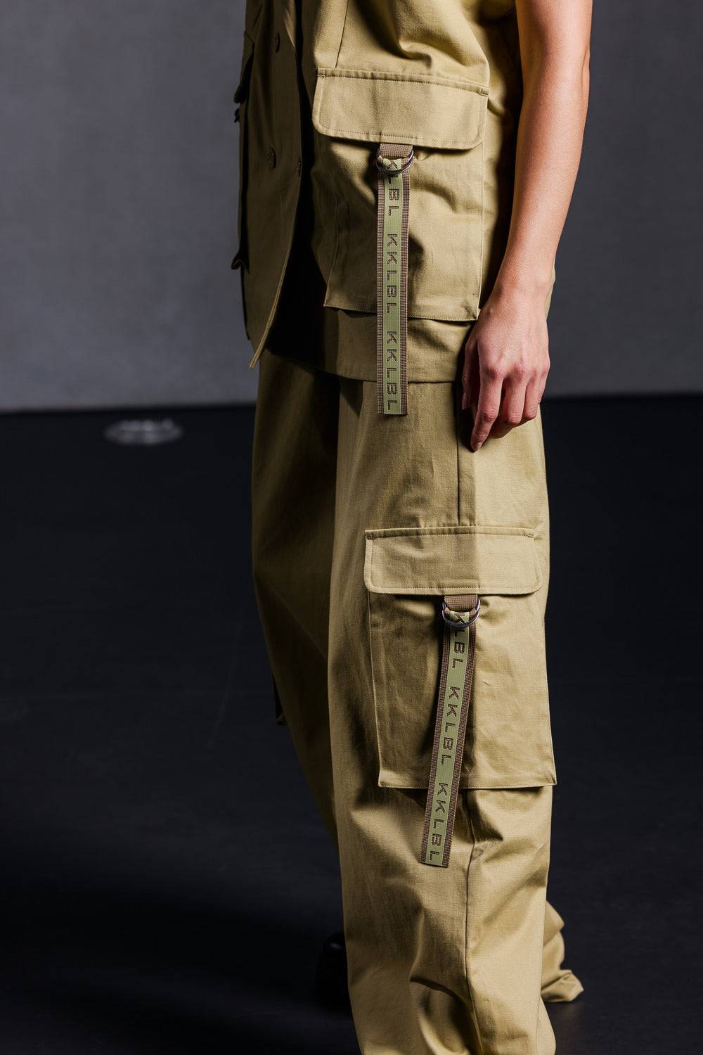 Karo Kauer Cargo Pants Khaki Valentinstagsangebot