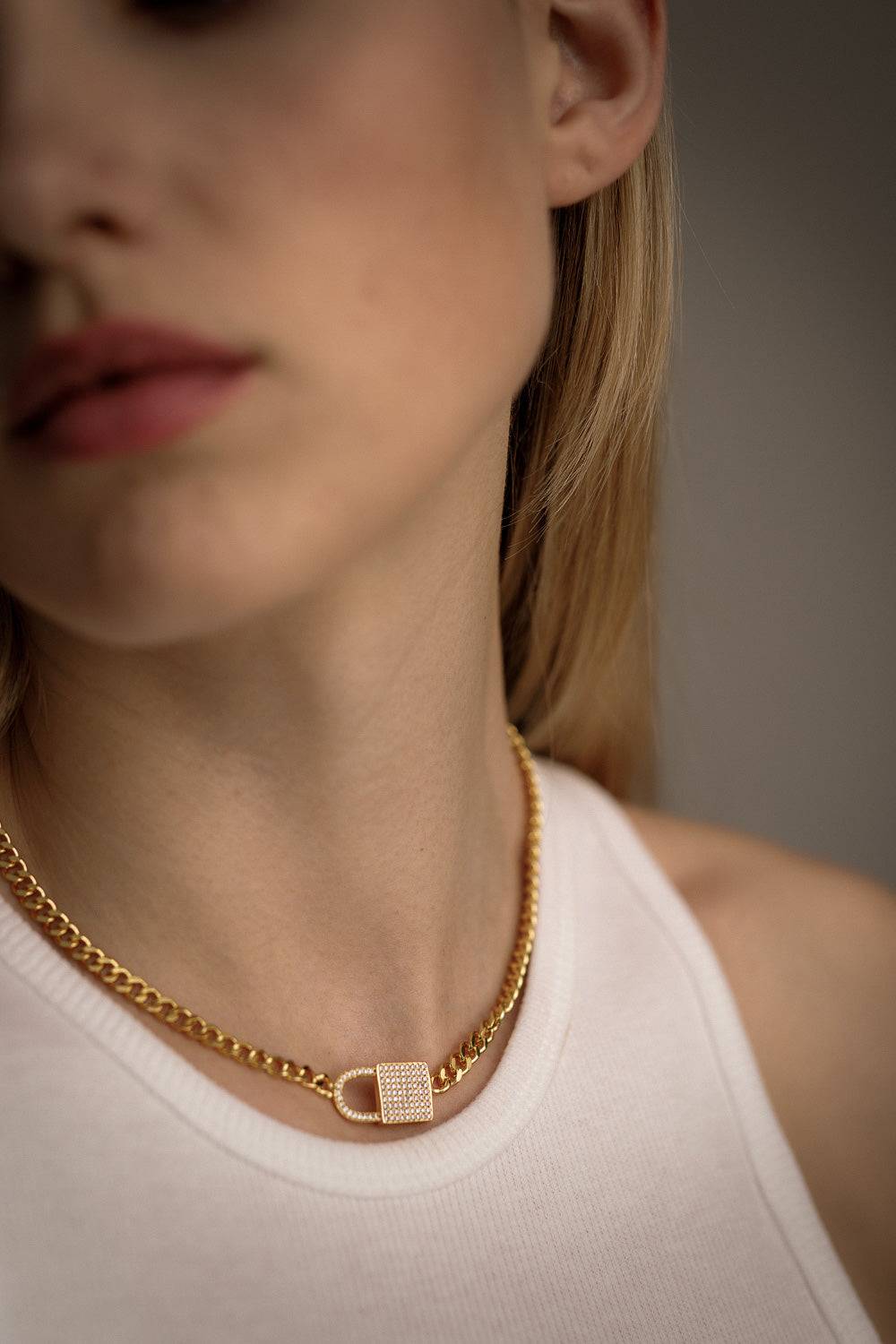 Karo Kauer Chain Lock Gold Cyber Monday