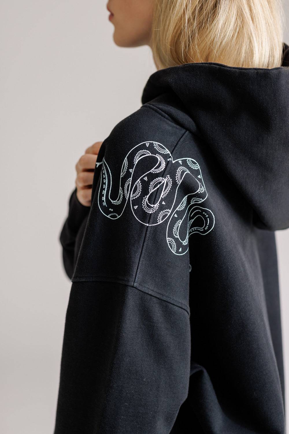 Karo Kauer Hoodie Faded Black Große Rabatte