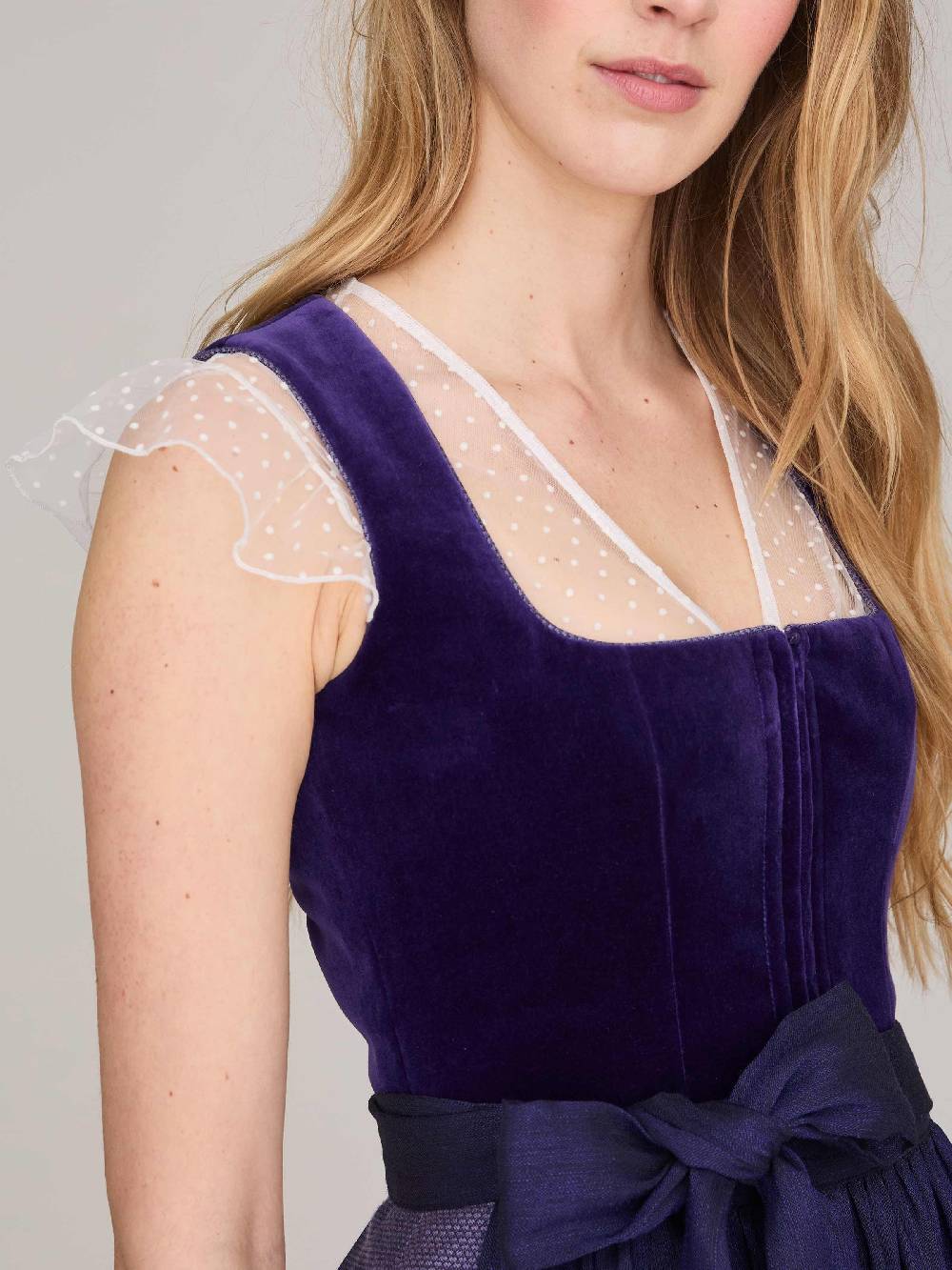 Limberry Weiße Dirndlbluse aus Tüll mit Flügelarm - MARIE Exklusive Angebote