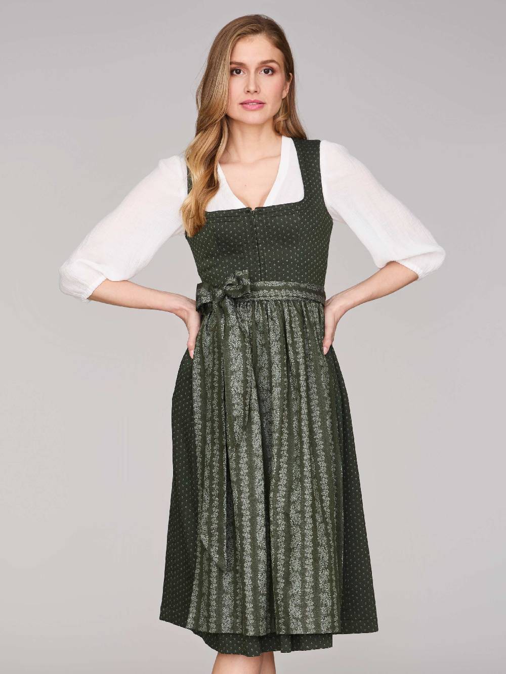 Limberry Dunkelgrünes Dirndl mit Streublumenmuster - VERA PINE FLOWER Nur noch ein Tag übrig