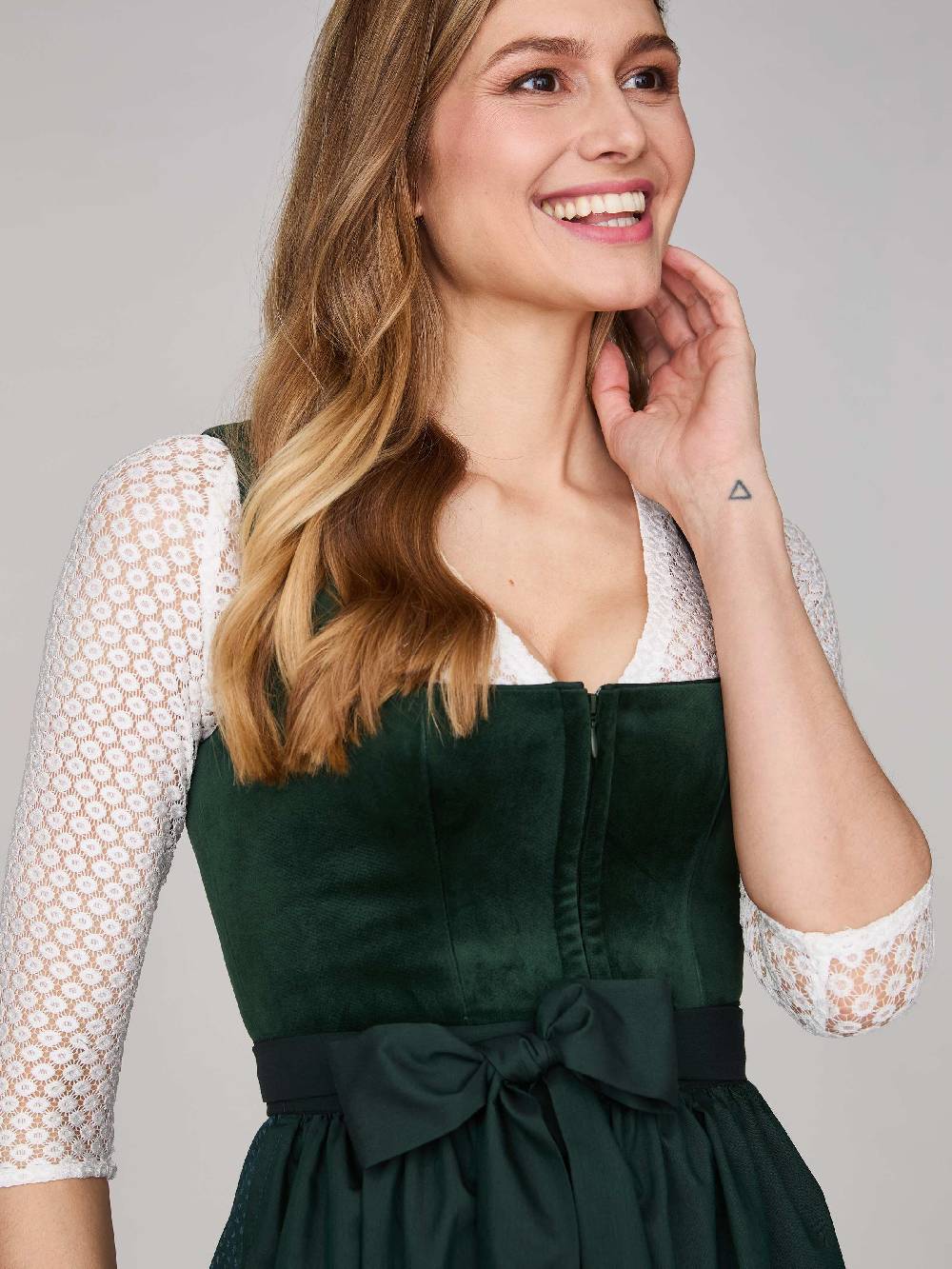 Limberry Dunkelgrünes Dirndl mit Samt-Mieder - CLARISSA PINE GROVE Fabrikladen