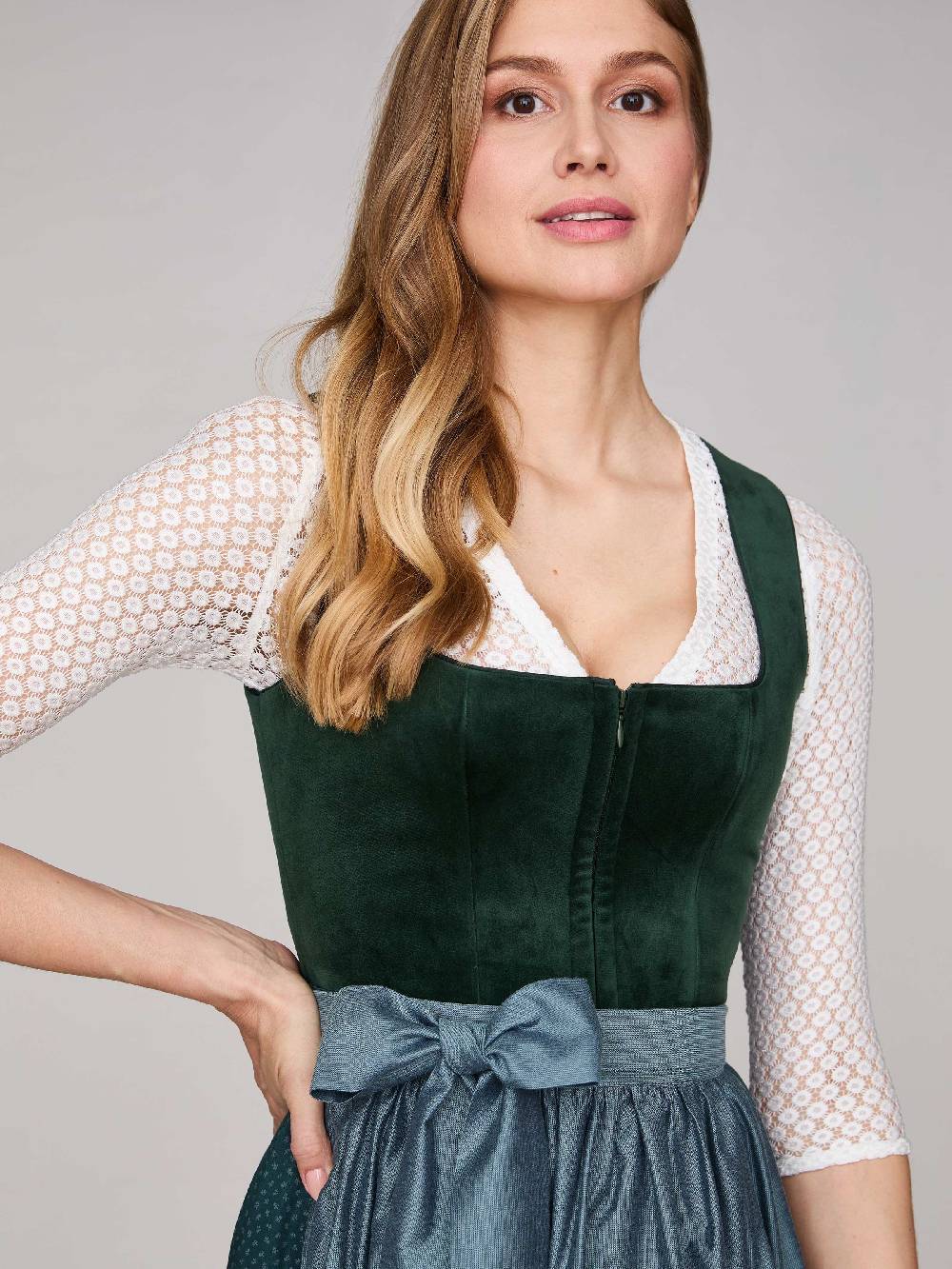 Limberry Dunkelgrünes Dirndl mit Samt-Mieder - CLARISSA PINE GROVE Fabrikladen