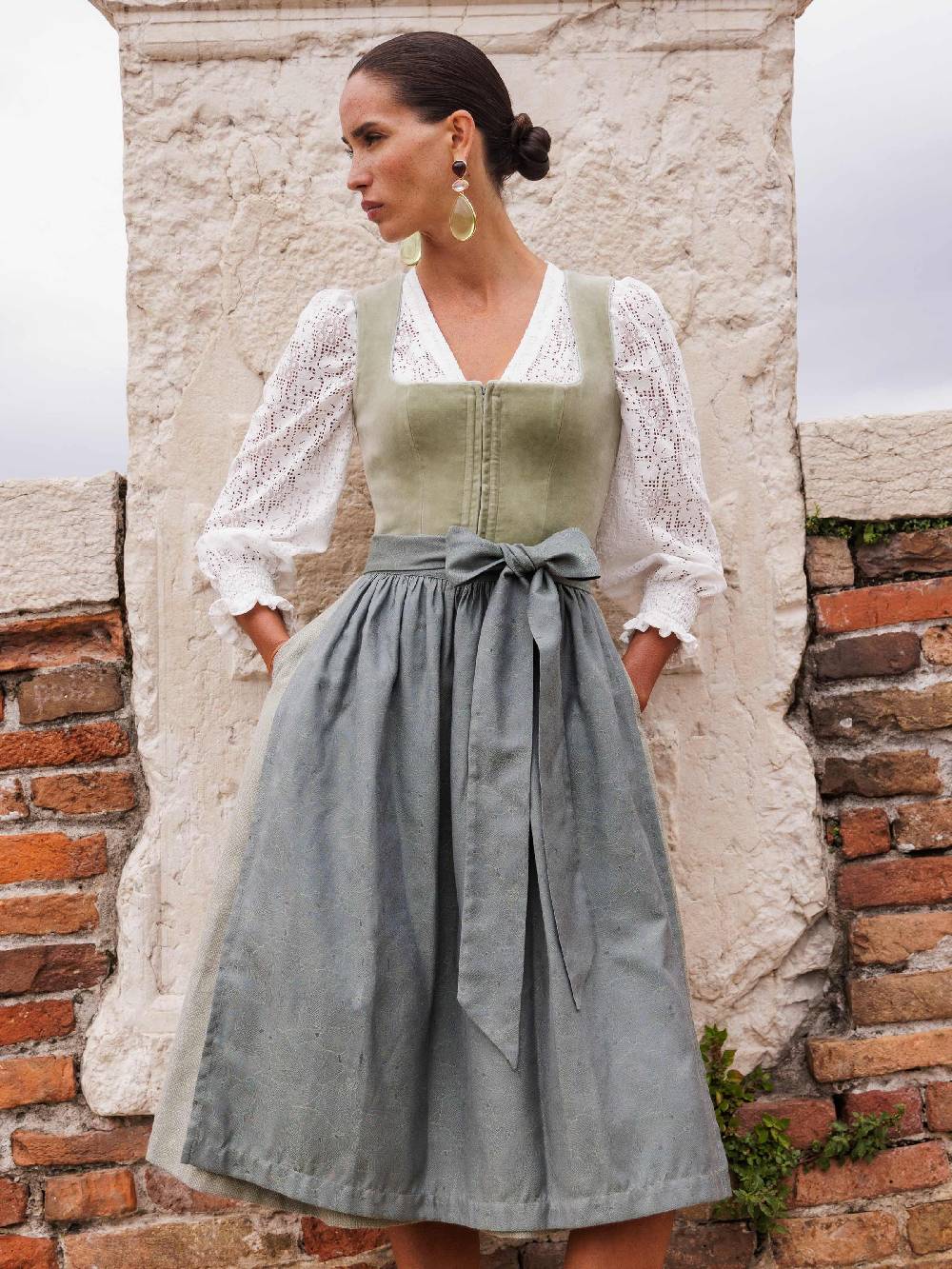 Limberry Salbeigrünes Dirndl mit Samt-Mieder - ROMEE DESERT SAGE Kostenloser Versand