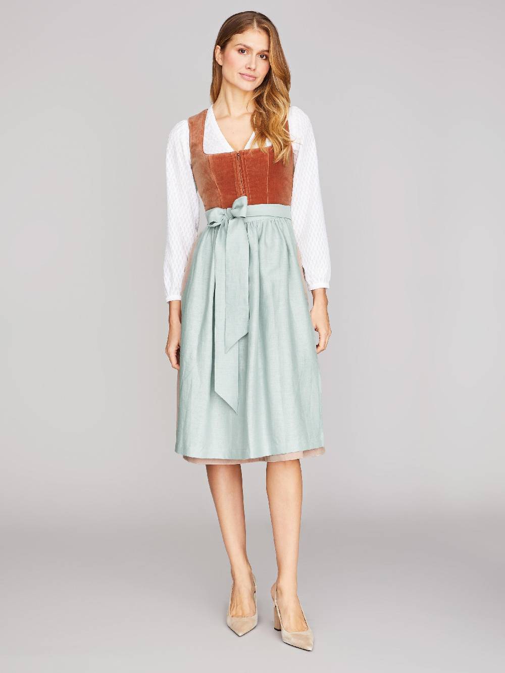 Limberry Kupfer-farbenes Dirndl mit Samt-Mieder - DELILAH PEACH BLOSSOM Im Verkauf