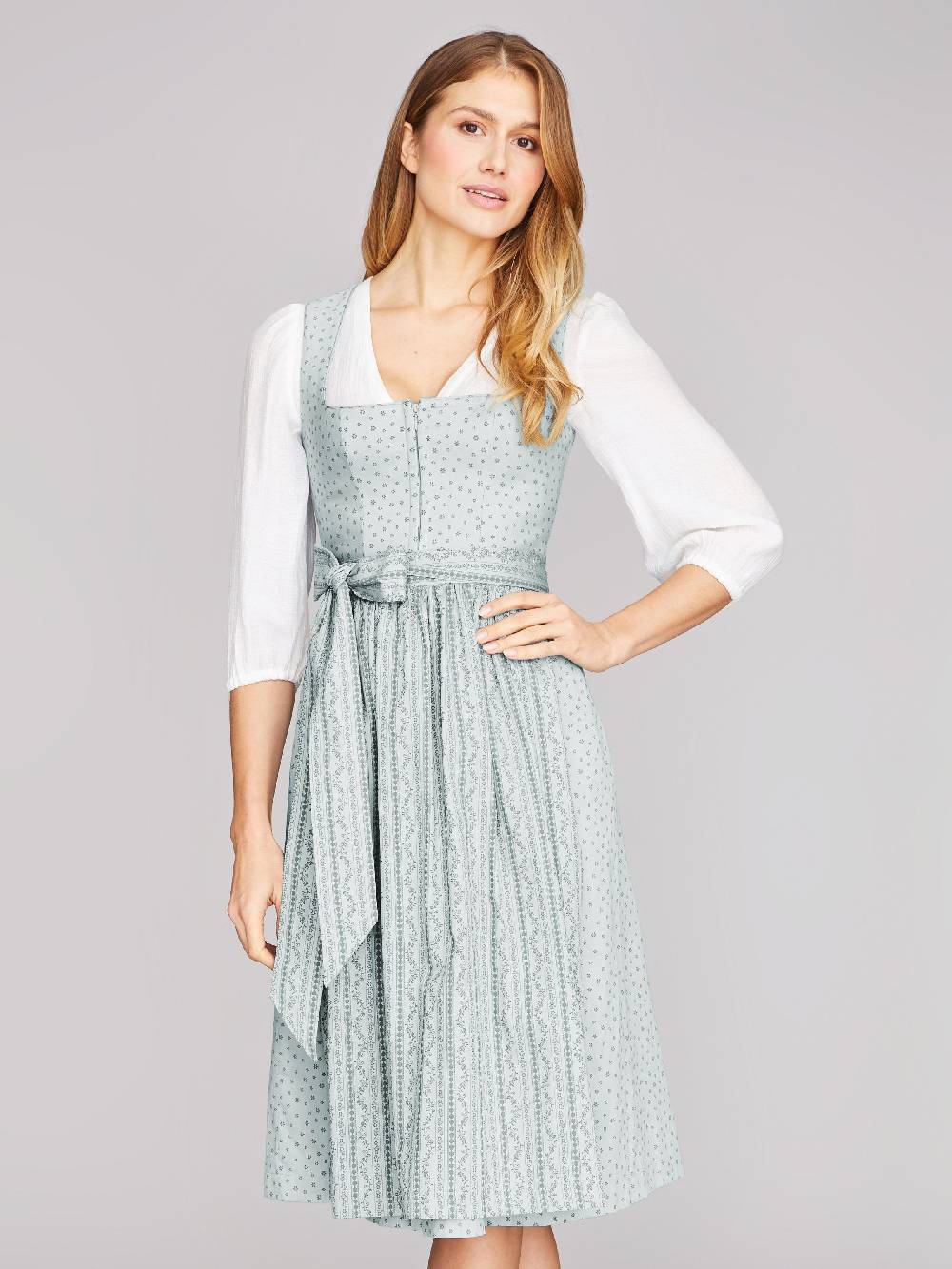 Limberry Hellblaues Waschdirndl mit Streublumen - OPHELIA SAGE GREEN Rabatte dieses Monats
