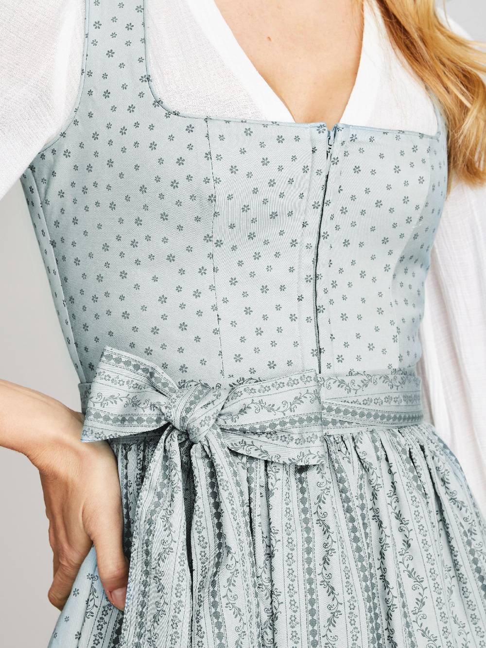 Limberry Hellblaues Waschdirndl mit Streublumen - OPHELIA SAGE GREEN Rabatte dieses Monats