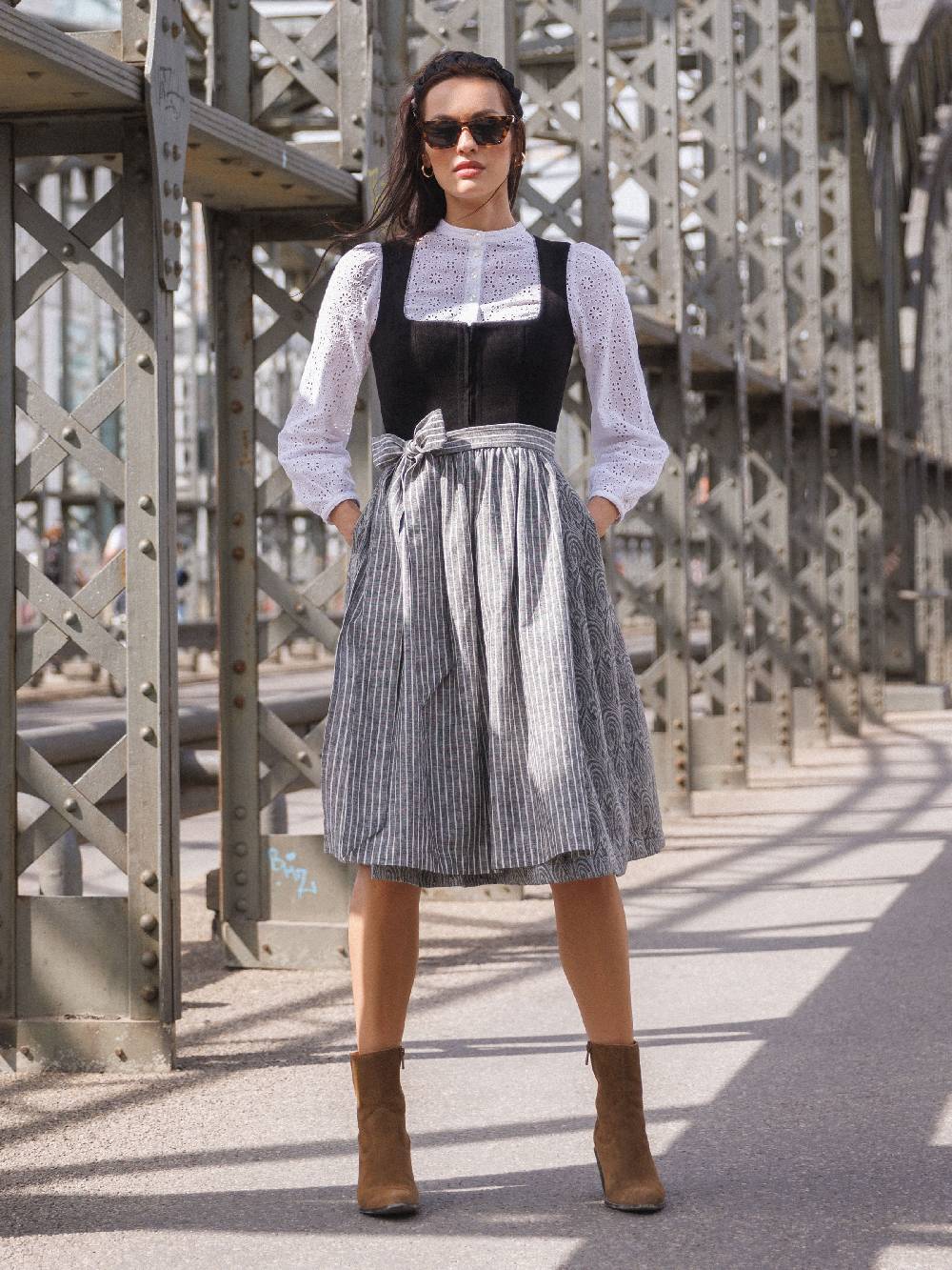 Limberry Schwarzes Dirndl mit Samt-Mieder - KIRA MONACO Kauf eins, bekomm eins gratis