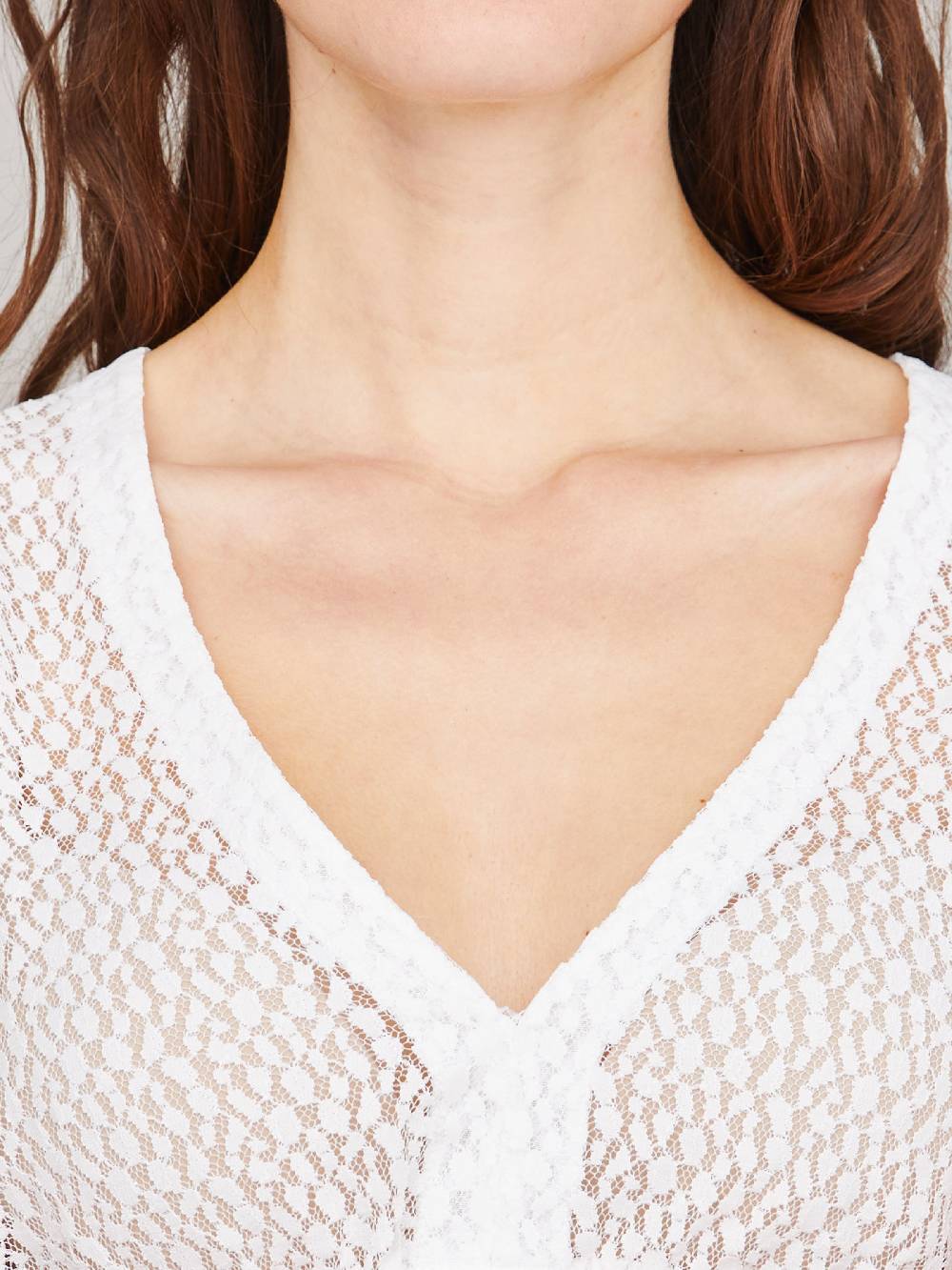 Limberry Dirndlbluse in Weiß mit V-Ausschnitt - HILLA im Angebot