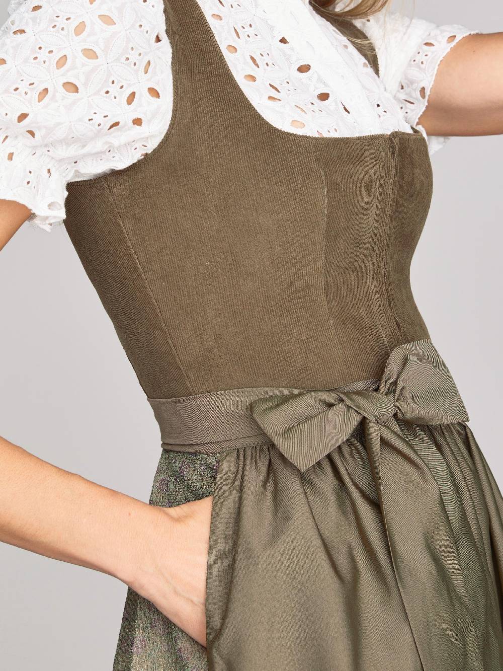 Limberry Dirndl mit Cord-Mieder in Oliv - CAMILLE OLIVE Bestseller