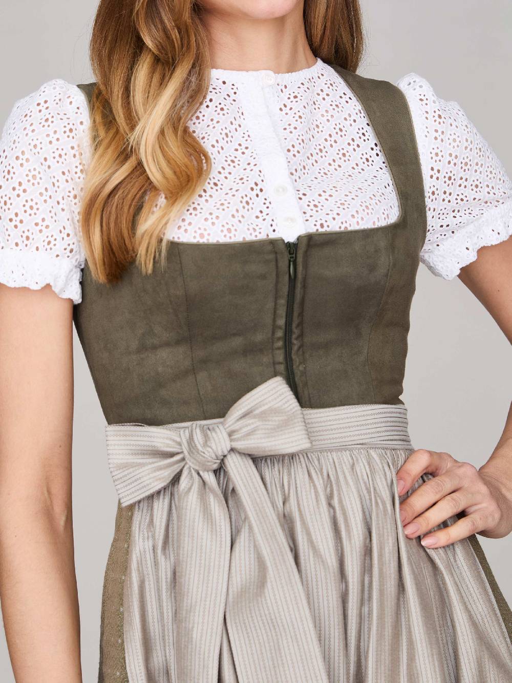 Limberry Moosgrünes Dirndl mit Velours-Mieder - ISOBEL MOSSY GREEN Riesige Rabatte