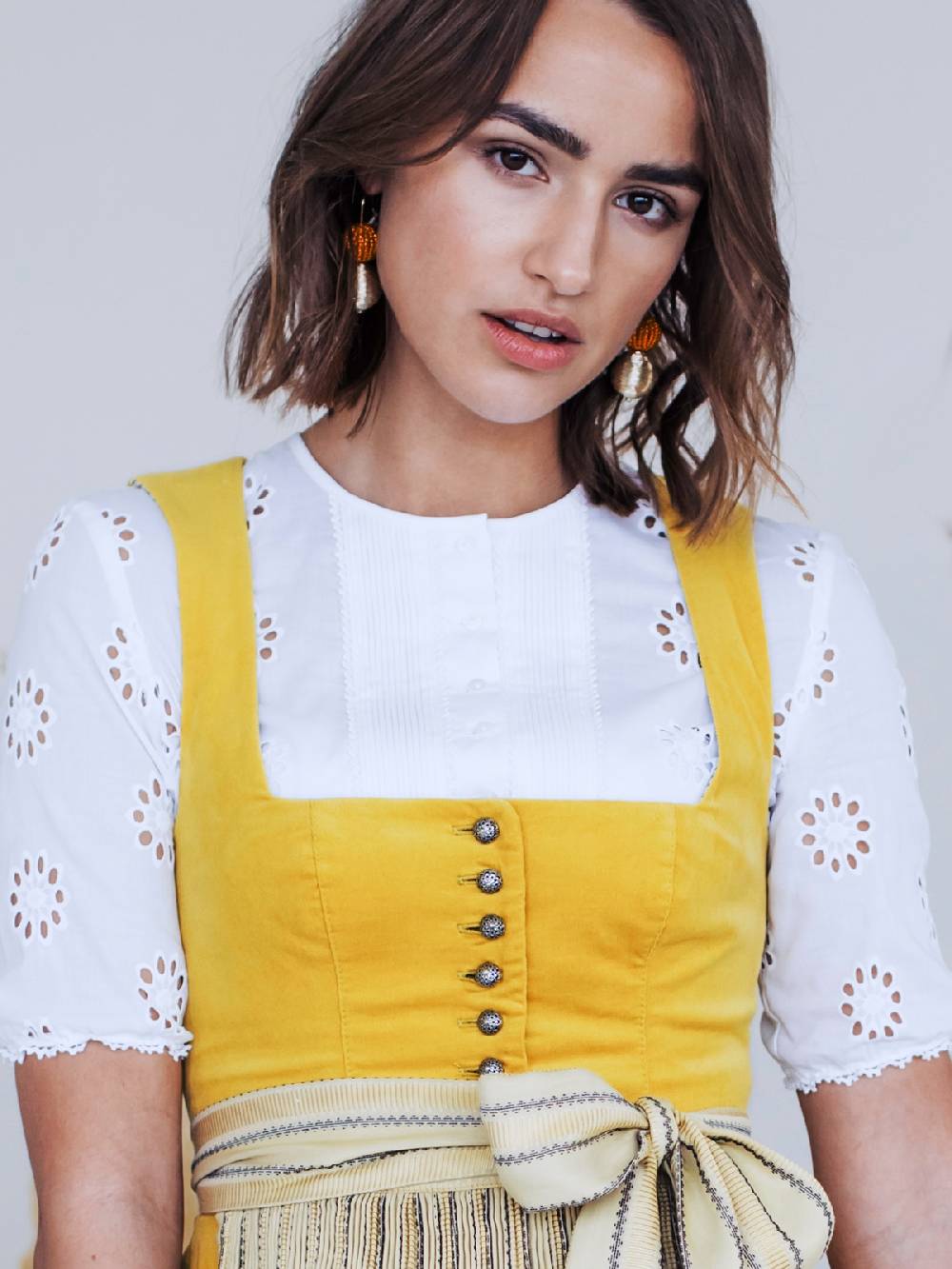 Limberry Weiße Dirndlbluse mit Lochmuster - ROFINA2 Outlet