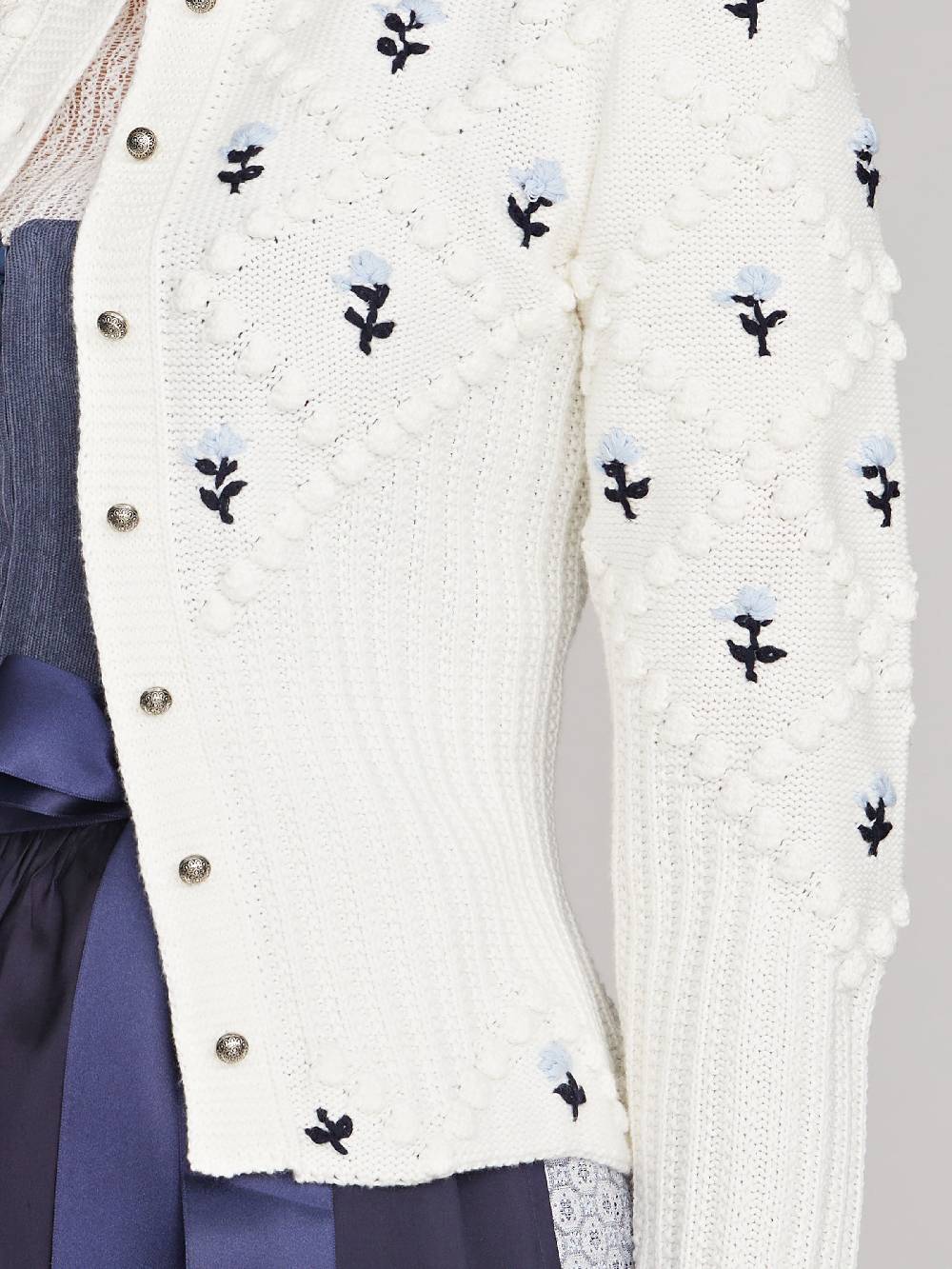 Limberry Cremeweiße Strickjacke mit blauer Blumenstickerei - ROMY Black Friday