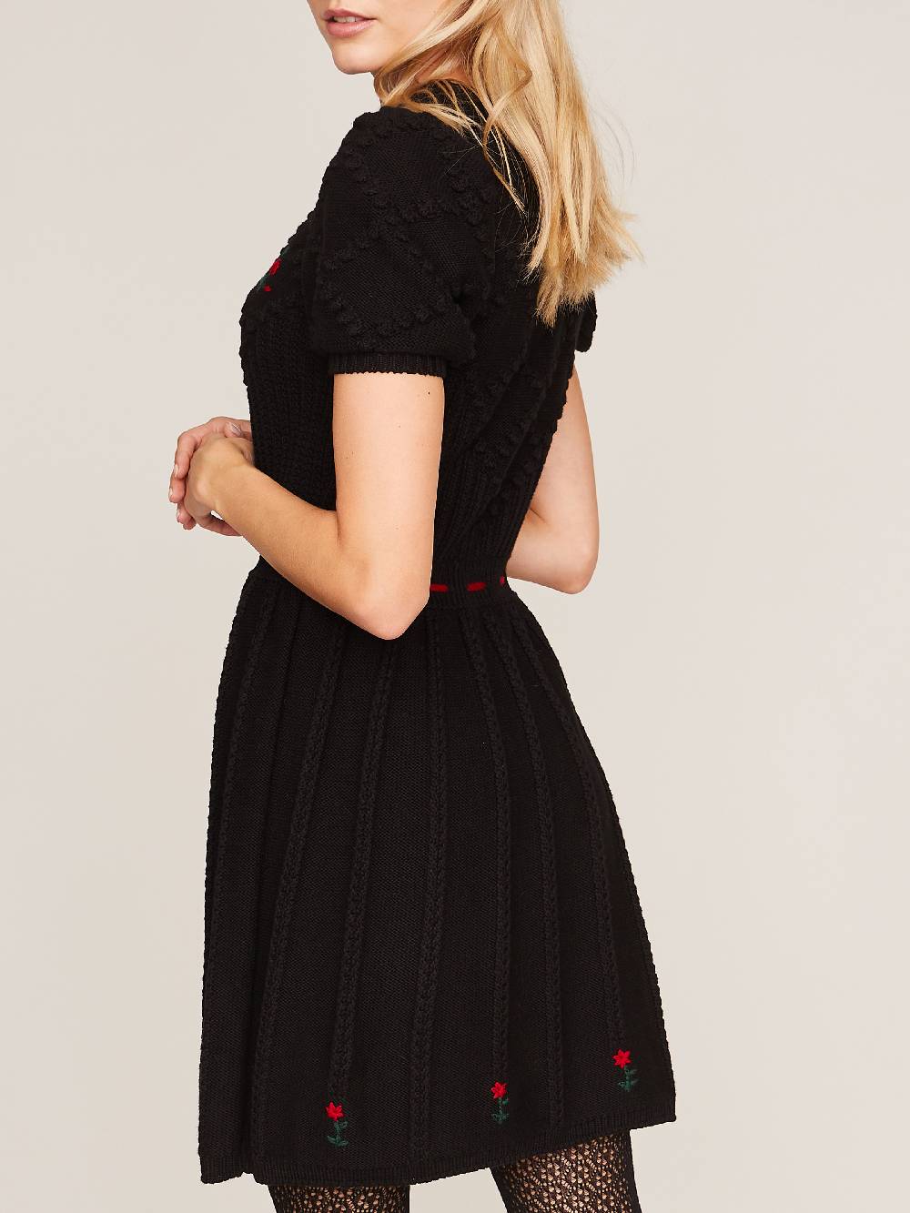 Limberry Schwarzes Strickkleid mit Handstickerei - HEIDI Saisonale Angebote
