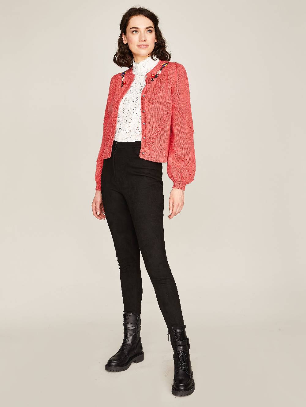 Limberry Strickjacke in Koralle mit Blumenstickerei - THERESA Riesige Ersparnisse