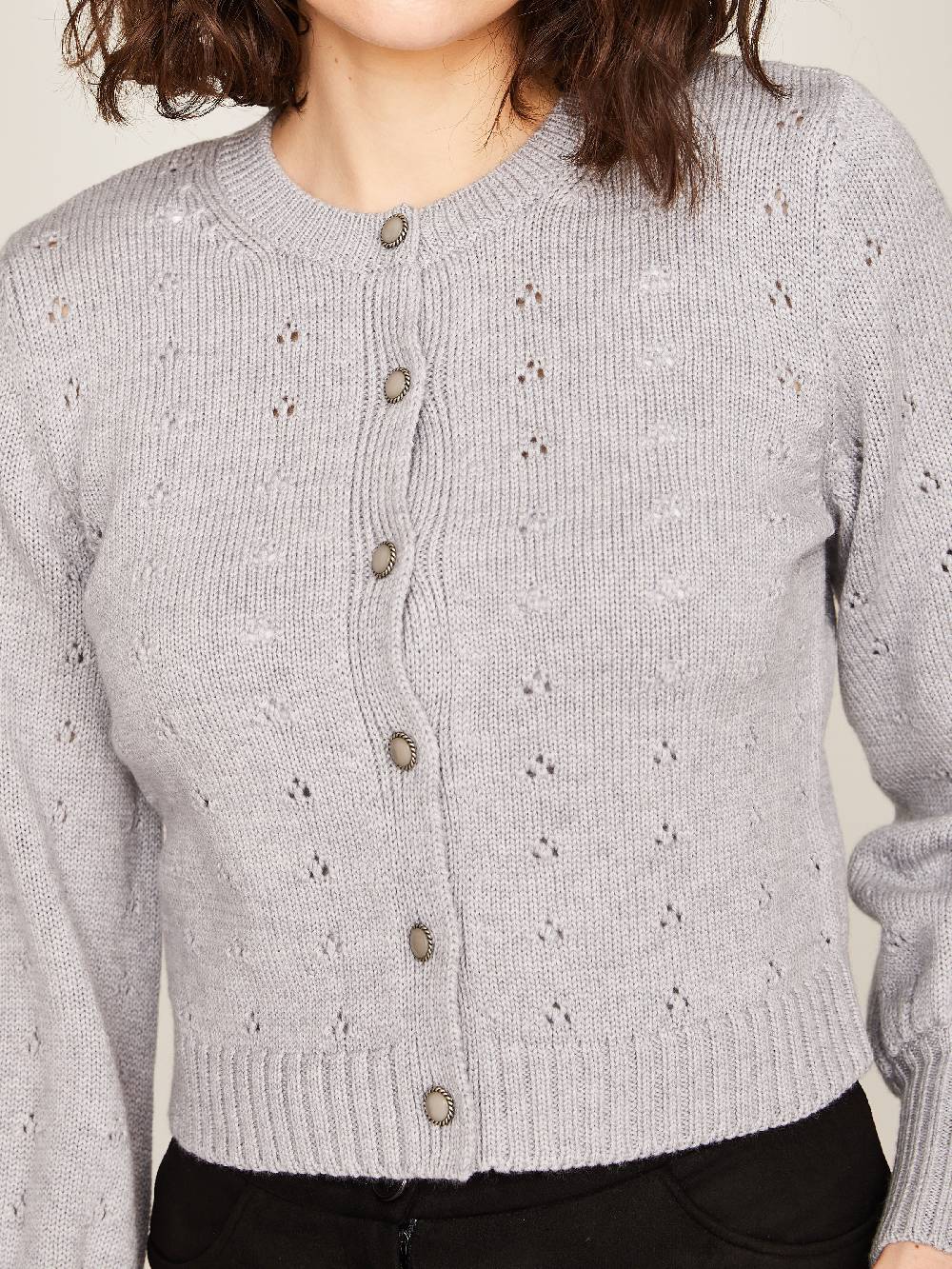 Limberry Graue Strickjacke mit Lochmuster - EMILIA Kostenloser Versand international