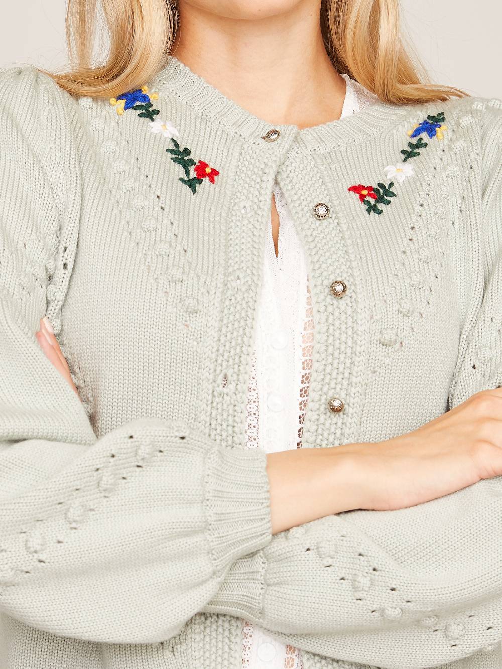 Limberry Strickjacke in Khaki mit Blumenstickerei - THERESA Black Friday Preise