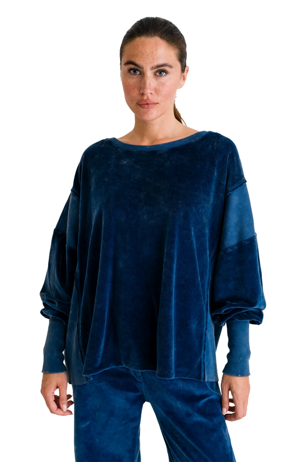 Love Joy Victory Velvet Sweatshirt Maia Nur für heute