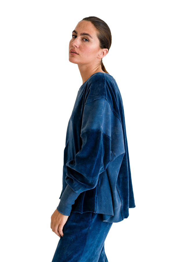 Love Joy Victory Velvet Sweatshirt Maia Nur für heute