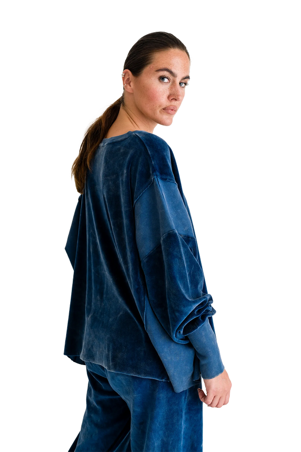 Love Joy Victory Velvet Sweatshirt Maia Nur für heute