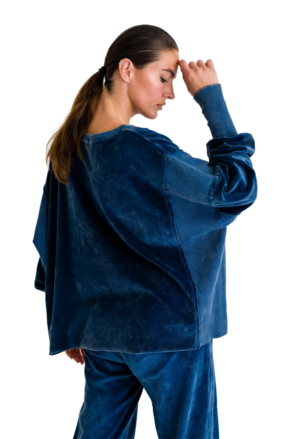 Love Joy Victory Velvet Sweatshirt Maia Nur für heute