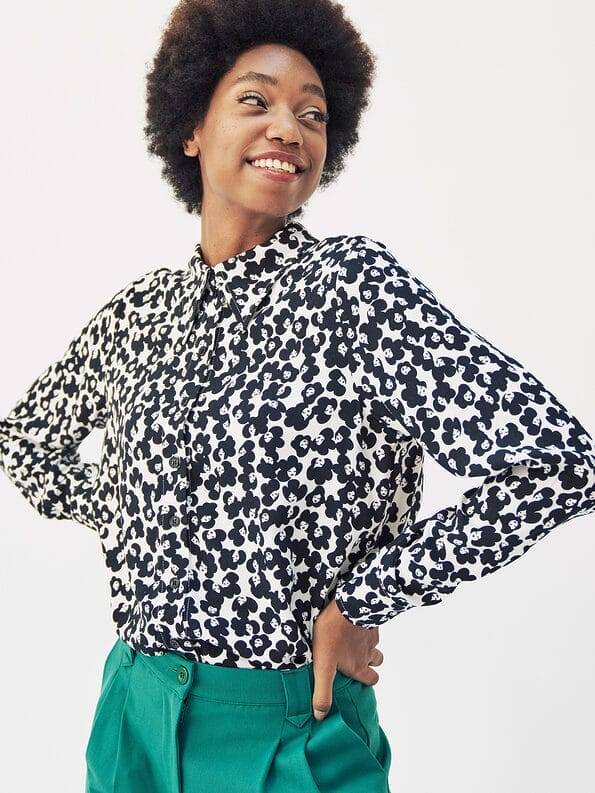 Mademoiselle YéYé Crepe Hemdbluse mit langem Kragen aus Ecovero by Lenzing Kostenloser Versand international