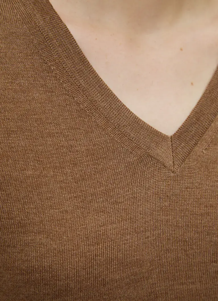 Maerz Muenchen V-Ausschnitt Pullover100% MerinowolleArt. Nr. 300000-107 Jubiläumsangebot