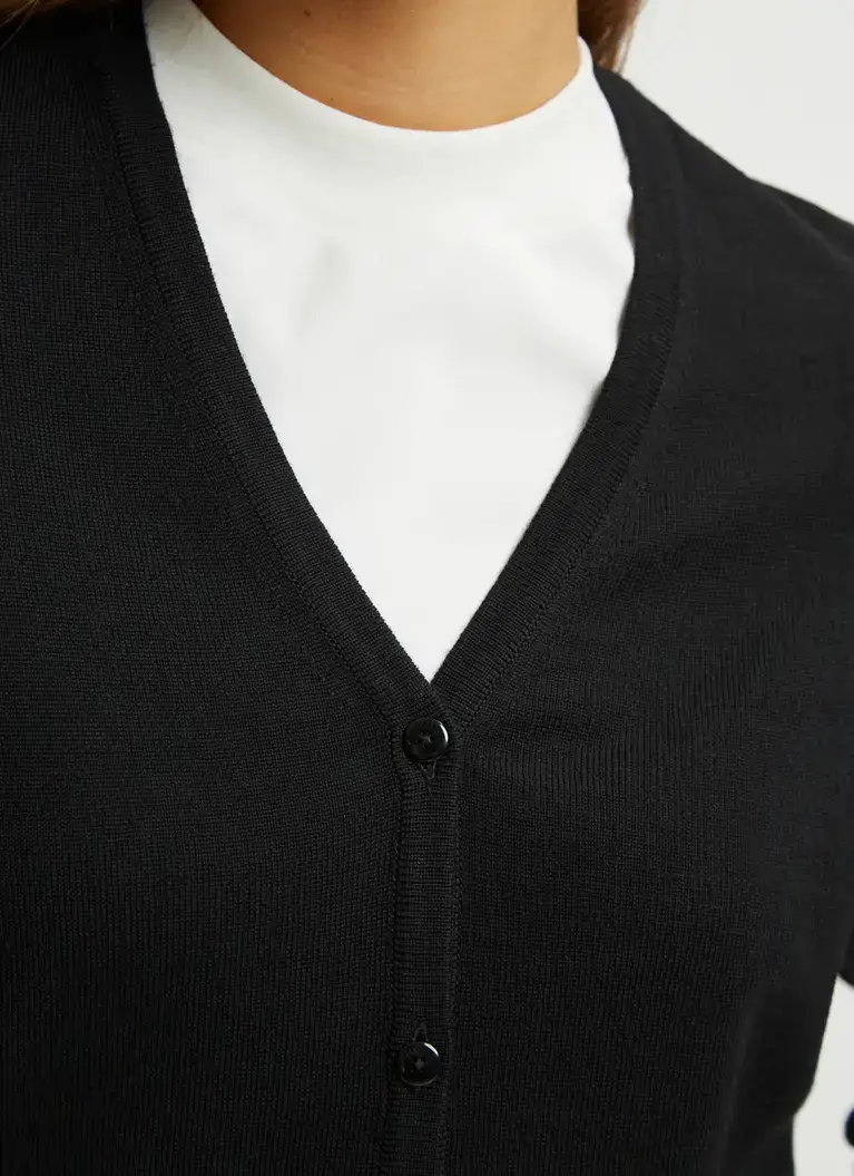 Maerz Muenchen Strickjacke100% MerinowolleArt. Nr. 200900-595 Super Sparpreis