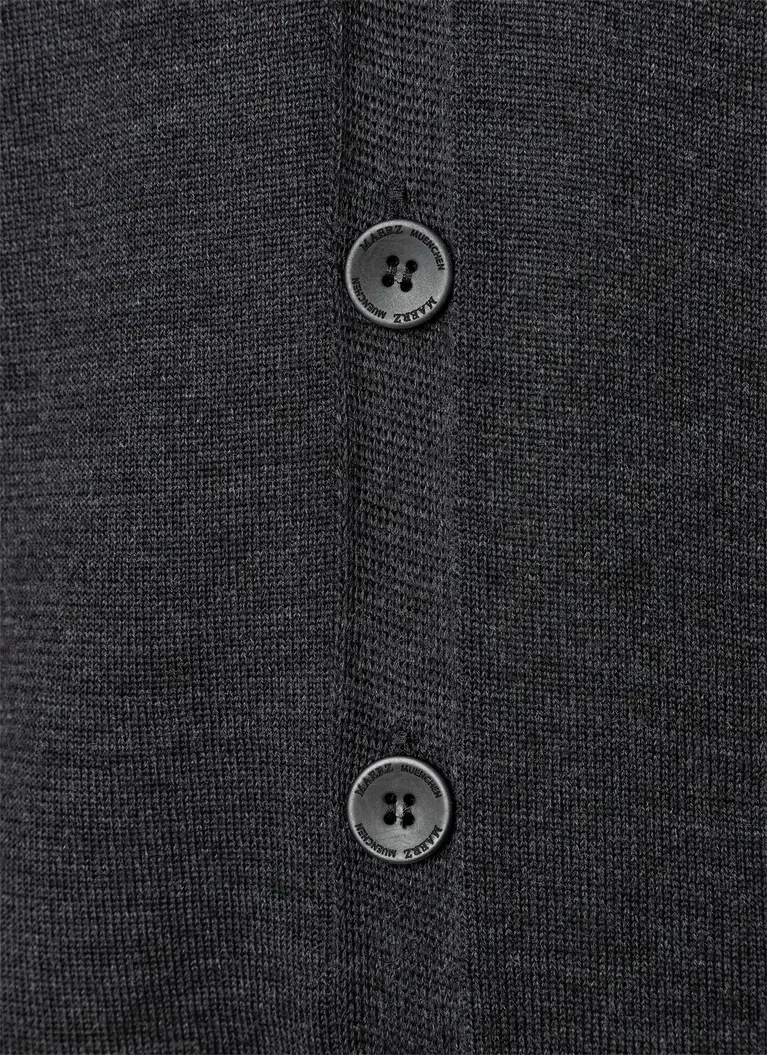 Maerz Muenchen Strickjacke100% MerinowolleArt. Nr. 590800-591 Letzte 3 Tage