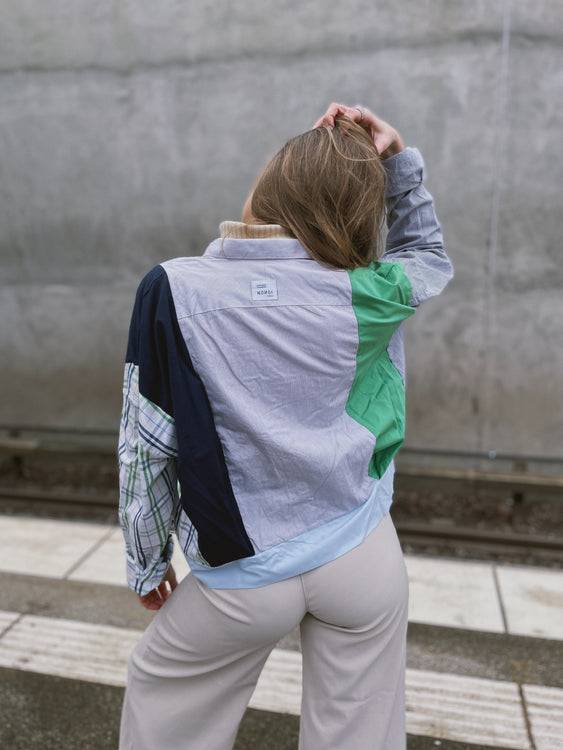 Nonoi Studio Blouson // Grün + Hellblau // Onesize Saisonschlussverkauf