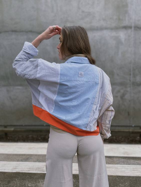 Nonoi Studio Blouson // Hellblau + Orange // Onesize Osterangebot