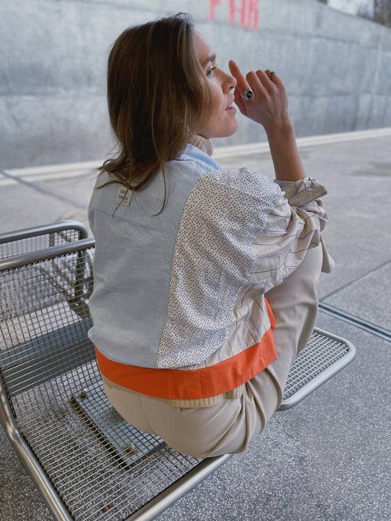 Nonoi Studio Blouson // Hellblau + Orange // Onesize Osterangebot