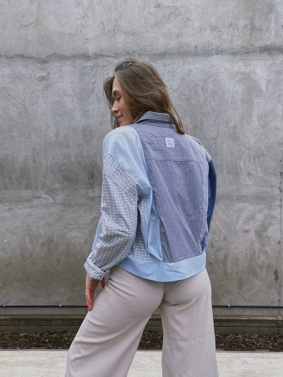 Nonoi Studio Blouson // Hellblau + Grau // Onesize Muttertagsangebot