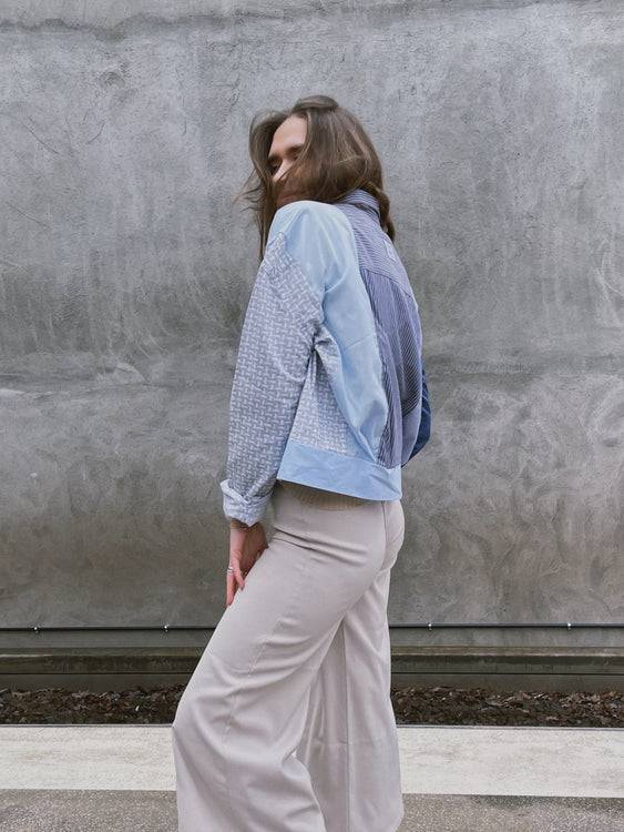 Nonoi Studio Blouson // Hellblau + Grau // Onesize Muttertagsangebot