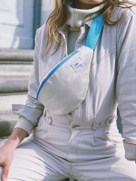 Nonoi Studio Bauchtasche BENT // Creme + Blau Wochenangebot