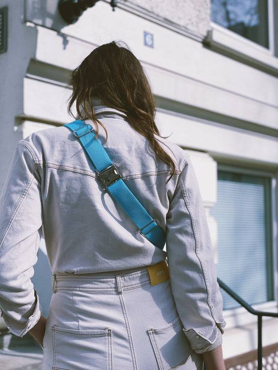 Nonoi Studio Bauchtasche BENT // Creme + Blau Wochenangebot