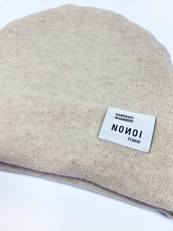 Nonoi Studio CREMEFARBENE MÜTZE "LITHY" AUS KASCHMIR // UNISEX 50% Rabatt für begrenzte Zeit