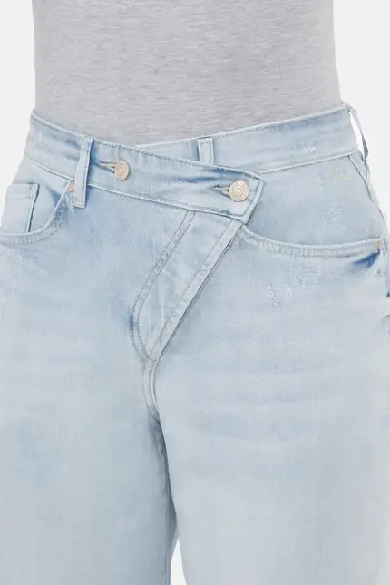 Recover Pants Gianna, Relaxed-Fit Jeans mit raffiniertem Verschluß in bleached Artikelnummer REC-13388-4279-103 Zeitlich begrenztes Angebot