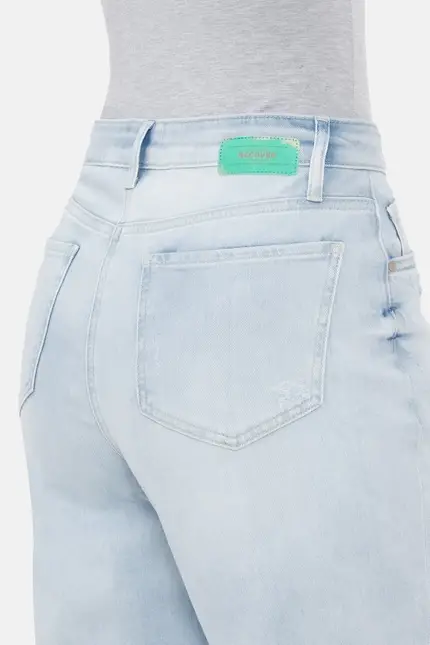 Recover Pants Gianna, Relaxed-Fit Jeans mit raffiniertem Verschluß in bleached Artikelnummer REC-13388-4279-103 Zeitlich begrenztes Angebot