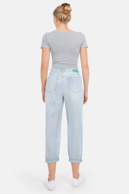 Recover Pants Gianna, Relaxed-Fit Jeans mit raffiniertem Verschluß in bleached Artikelnummer REC-13388-4279-103 Zeitlich begrenztes Angebot